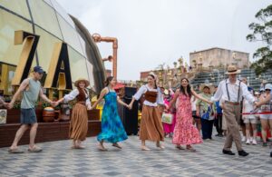 sun hospitality entertainment group ky hop tac voi makemytrip 68c4c8548e1cf