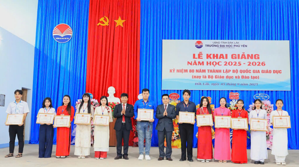 truong dai hoc phu yen hoa chung niem tu hao 80 nam nganh giao duc viet nam 68bb9eb4cdb71